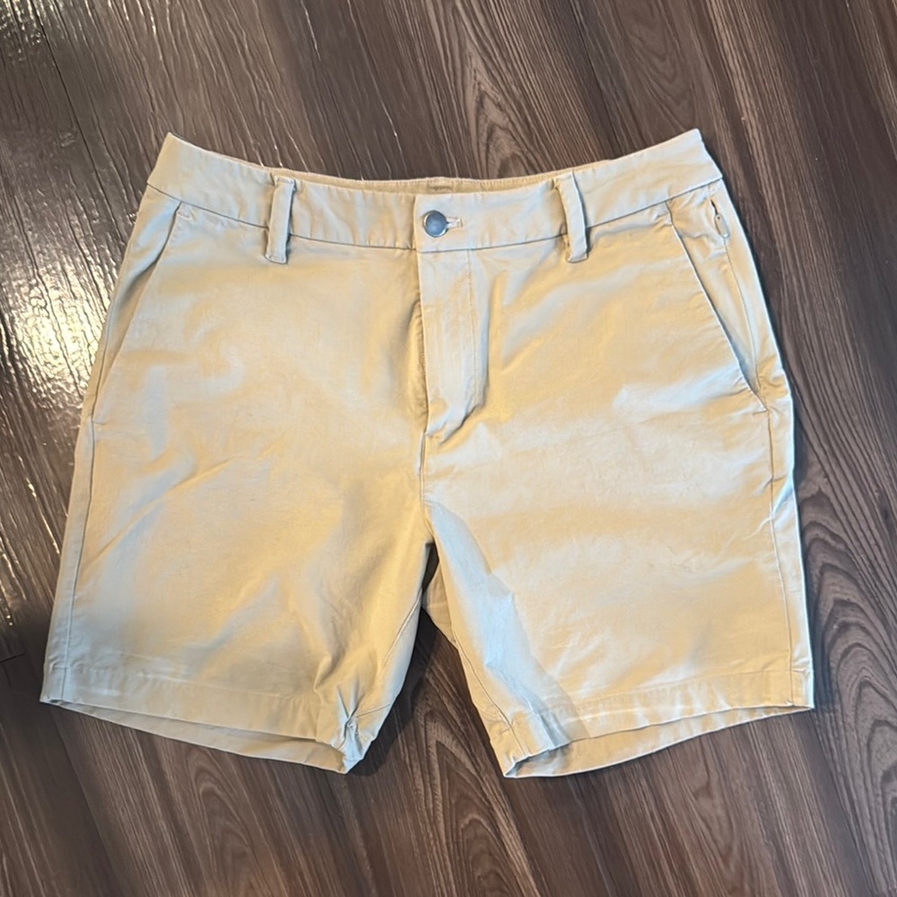 Lululemon Commission Shorts Khaki 7” Size 31